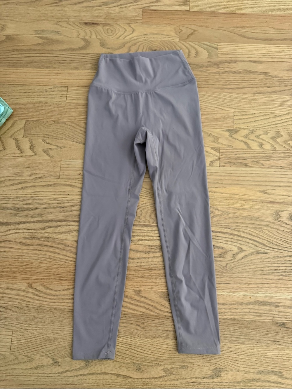 πLululemon 5-Piece Activewear Bundle | Align Leggings, Flutter Shorts & Tank - Picture 2 of 9